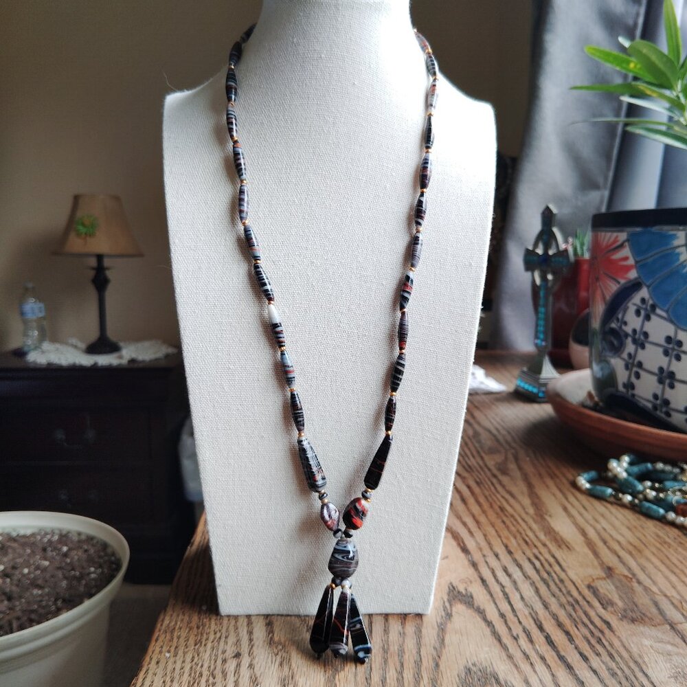 Vintage Single-Strand Glass Bead Necklace –Handcrafted Swirl Beads
